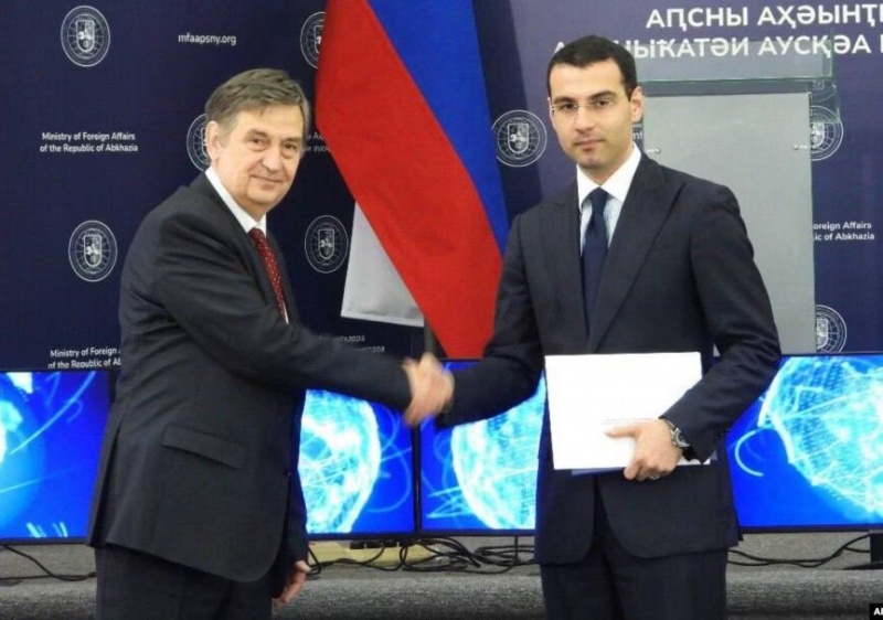 Инал Ардзинба провел встречу с послом Российской Федерации в Республике Абхазия Михаилом Шургалиным
