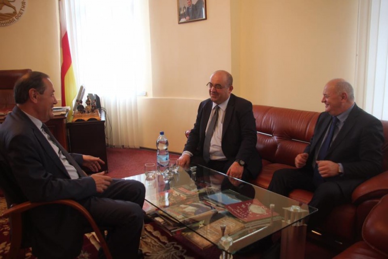 В Посольстве Республики Южная Осетия в Абхазии состоялась встреча Олега Аршба с Олегом Боциевым