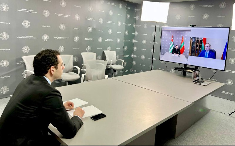 Инал Ардзинба провел встречу с Виталием Игнатьевым в онлайн формате 
