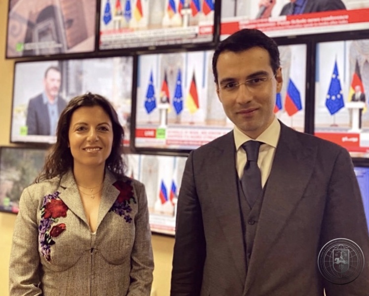 İnal Ardzınba, RT Genel Yayın Yönetmeni Margarita Simonyan ile Abhazya Dışişleri Bakanlığı Medya Merkezi'nin çalışma mekanizmasını görüştü