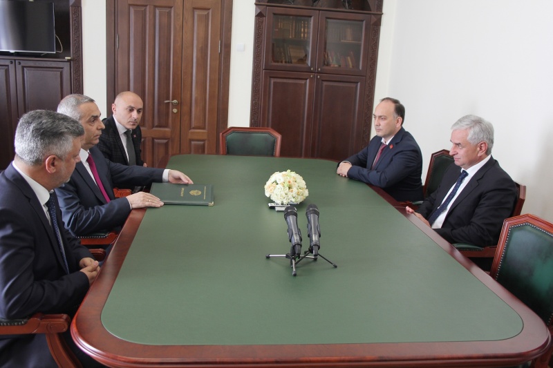 Президент Республики Абхазия Рауль Хаджимба принял делегацию Республики Арцах