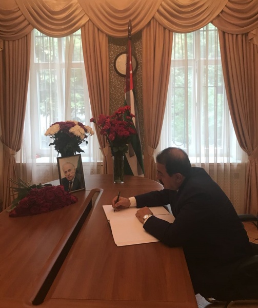 В Посольство Абхазии в Москве продолжают поступать соболезнования в связи с гибелью Премьер-министра Абхазии Геннадия Гагулия