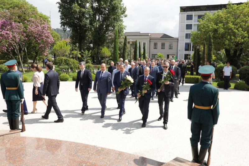 Daur Kove paid tribute to the memory of the defenders of the Fatherland on the day of the Georgian-Abkhaz war began in 1992-1993