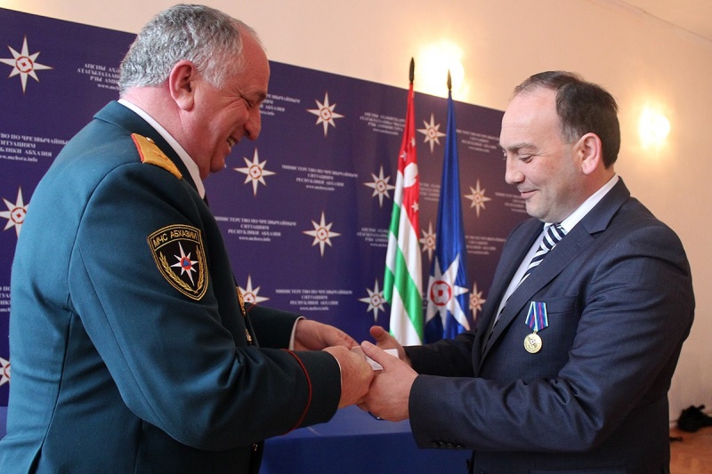 Daur Kove is awarded the Medal of the Ministry of Emergency Situations of the Republic of Abkhazia