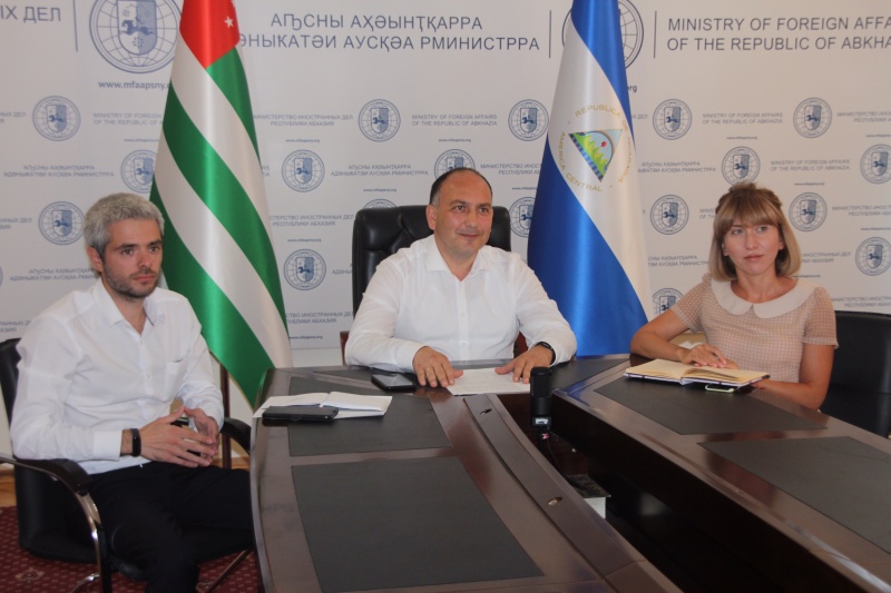 Abhazya’da Nikaragua Büyükelçisi Alba Azucena Torres Mejia ile yapılan video konferansı