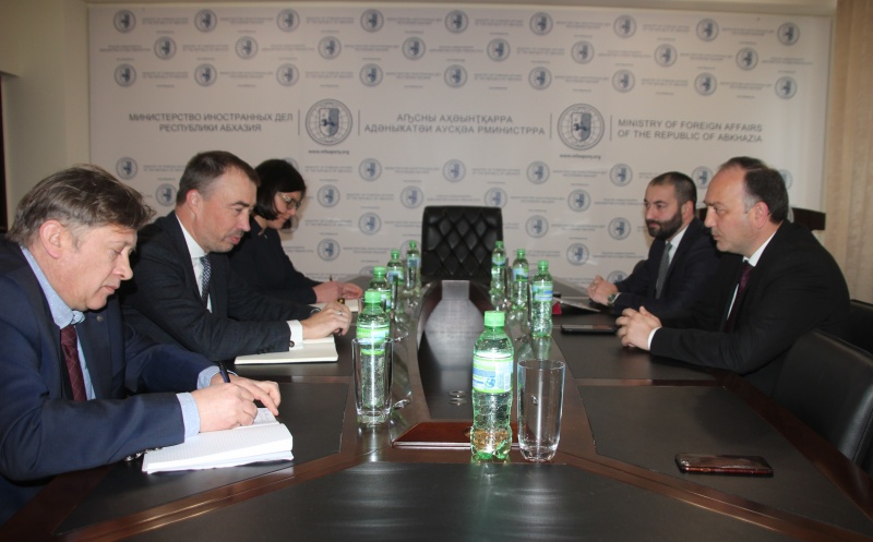 Даур Кове провел встречу со специальным представителем ЕС по вопросам Южного Кавказа Тойво Клааром