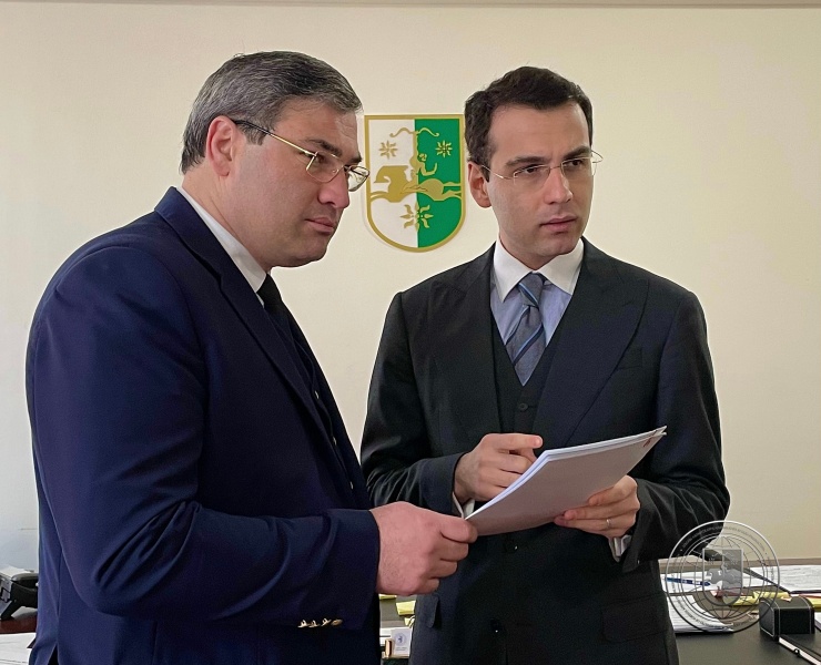 İnal Ardzinba Suriye’de Abhazya Cumhuriyeti Büyükelçisi Bagrat Hutaba ile görüştü