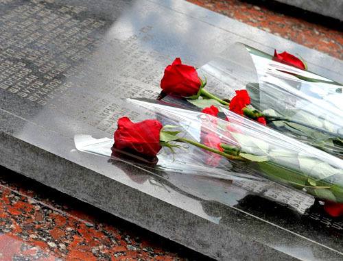 Abhazya Cumhuriyeti Dışişleri Bakanlığı Kuruluş Günü'nde diplomatlar Zafer Parkı'ndaki Anıt'a çiçek bıraktılar