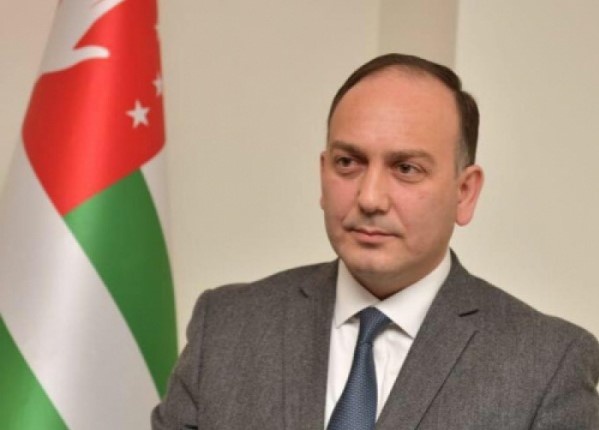 Dışişleri Bakanı Daur Kove’nin doğum günü vesilesiyle tebrik mesajlar gelmeye devam ediyor