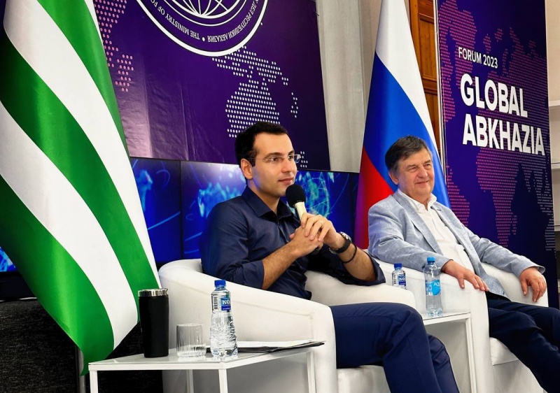 Инал Ардзинба провел встречу с участниками социальной платформы «Будущее Абхазии»
