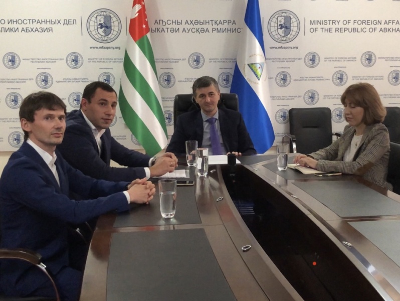 Abhazya Cumhuriyeti'nin Nikaragua Büyükelçisi Alba Asusena Torres Mejia ile Abhazya Dışişleri Bakanlığı'nda bir video konferans düzenlendi
