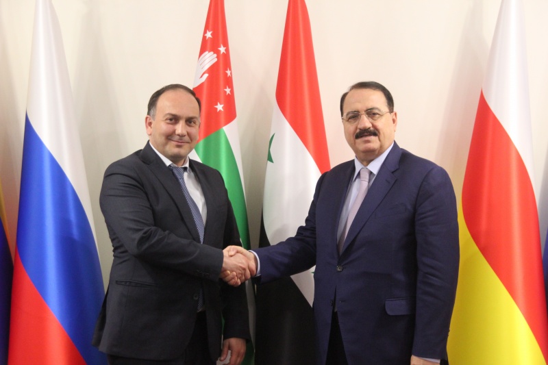 Daur Kove Suriye Arap Cumhuriyeti Rusya Federasyonu Büyükelçisi Riyad Haddad ile görüştü 