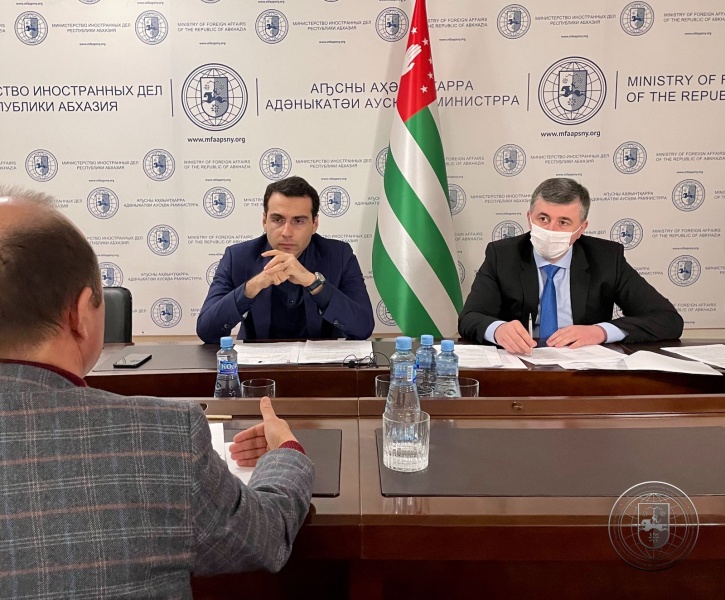Inal Ardzinba outlined a number of projects as unacceptable during the meeting with NGO coordinators
