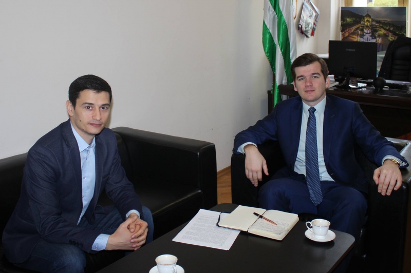 Кан Тания провел встречу с главой программного офиса ПРООН в Абхазии Куртмоллой Абдулганиевым
