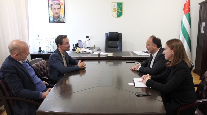 Даур Кове провел встречу с представителями Миссии МККК в Республике Абхазия