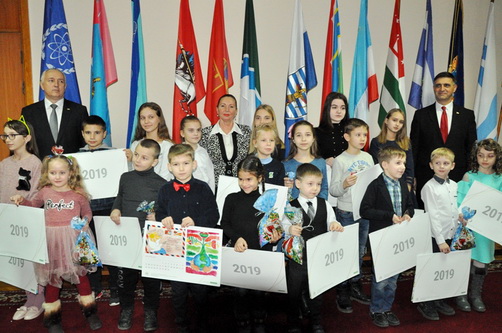 В Тирасполе наградили финалистов детского конкурса рисунков «Абхазия, Южная Осетия и Приднестровье: дружба, скрепленная временем» 