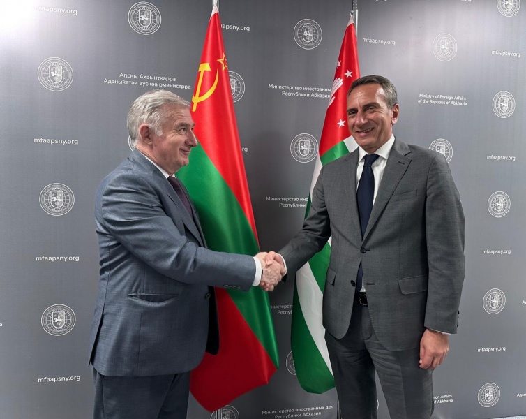 Oleg Bartsyts met Garry Kupalba