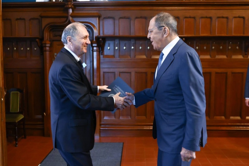 Сергей Лавров поздравил Сергея Шамба с днем рождения