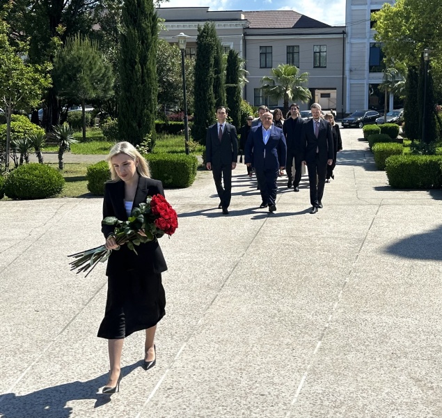 The leadership and staff of the Ministry of Foreign Affairs of Abkhazia honored the memory of the people of Abkhazia who died in the Patriotic War of 1992-1993