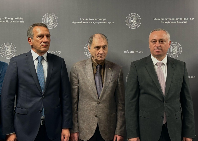 Abhazya Cumhuriyeti Cumhurbaşkanı Badra Gunba, Dışişleri Bakanlığı personeline yeni Dışişleri Bakanı Oleg Bartsits'i tanıttı